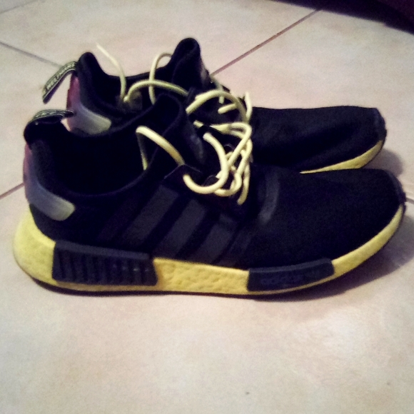 Adidas size 9.5 men //  good condition - Picture 2 of 6